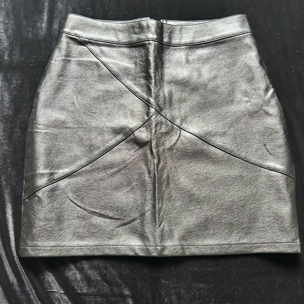 Chic Faux Leather Skirt